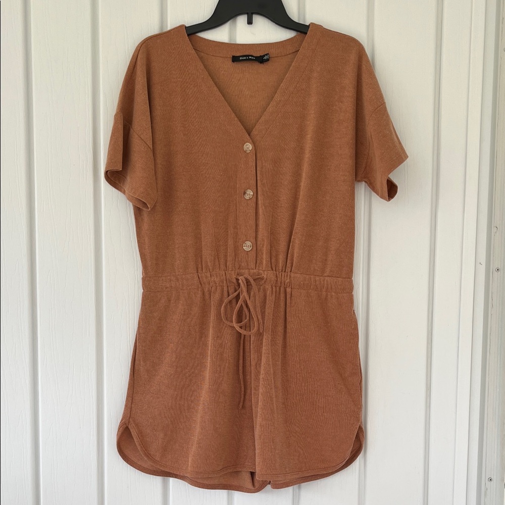 Doe & Rae Textured V-Neck Romper in Rust